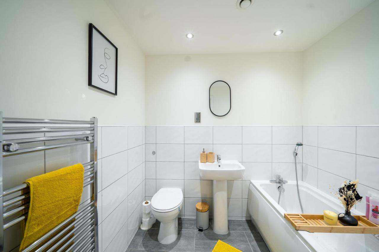 Bv Spacious 1-Bedroom Apartment Close To Town Center - Sleeps 6 Bradford (West Yorkshire) Exterior foto