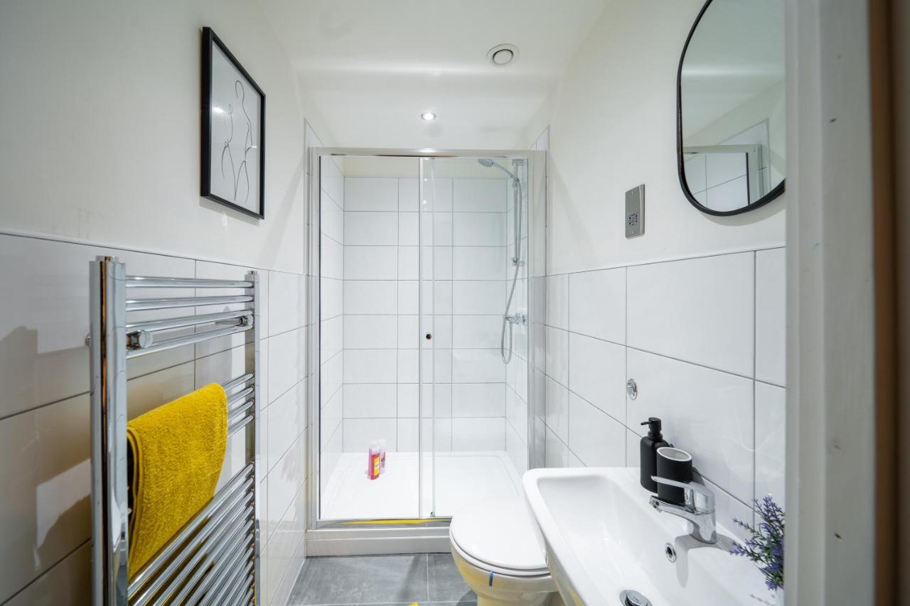Bv Spacious 1-Bedroom Apartment Close To Town Center - Sleeps 6 Bradford (West Yorkshire) Exterior foto