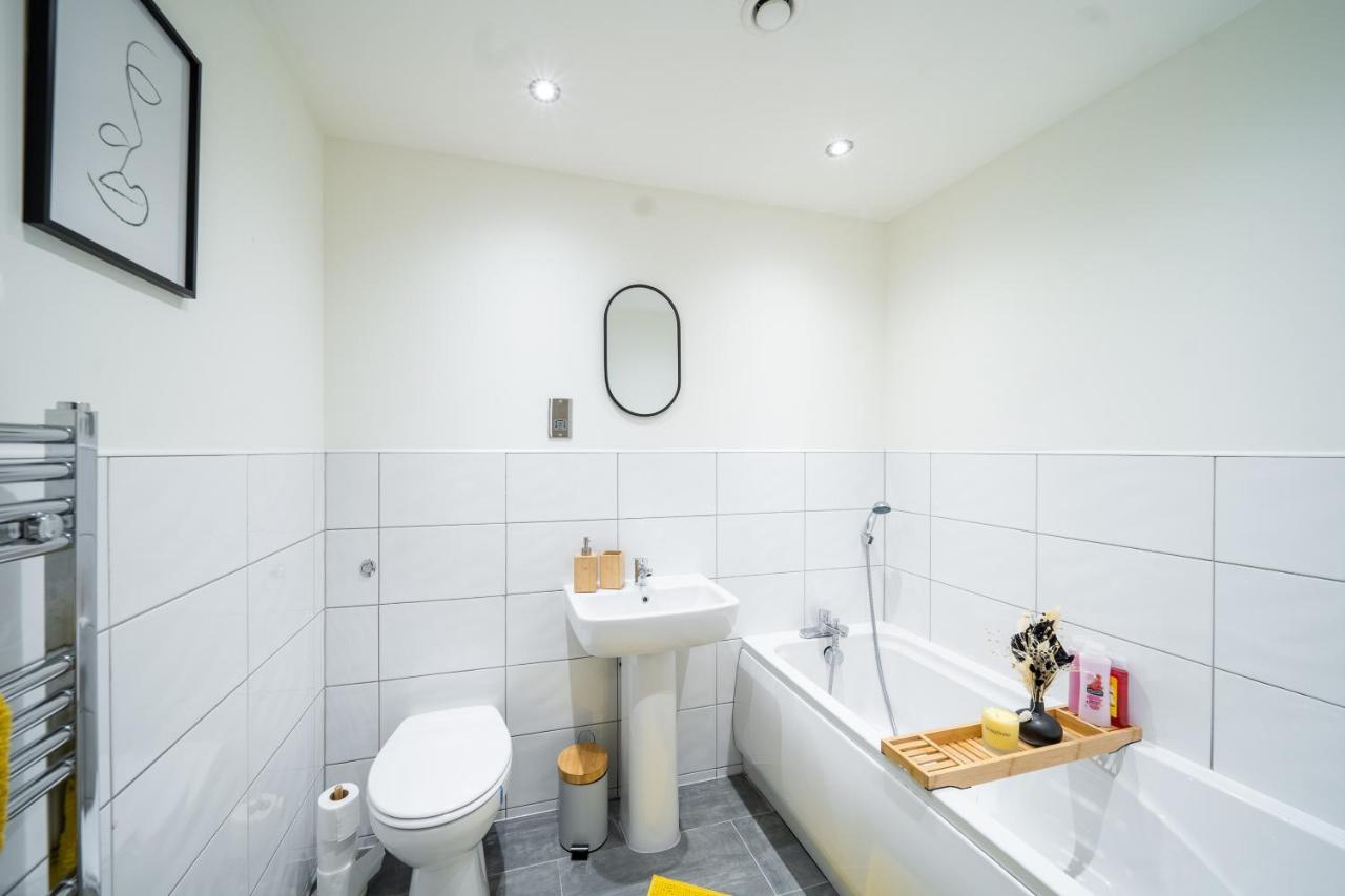 Bv Spacious 1-Bedroom Apartment Close To Town Center - Sleeps 6 Bradford (West Yorkshire) Exterior foto